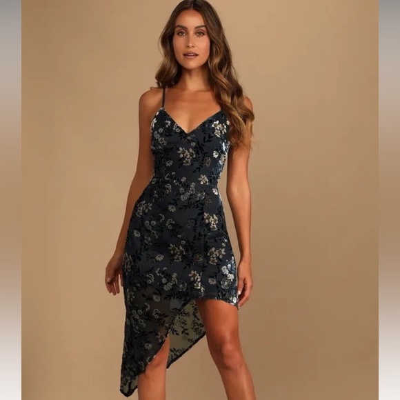 Dress - Picture 3 of 3